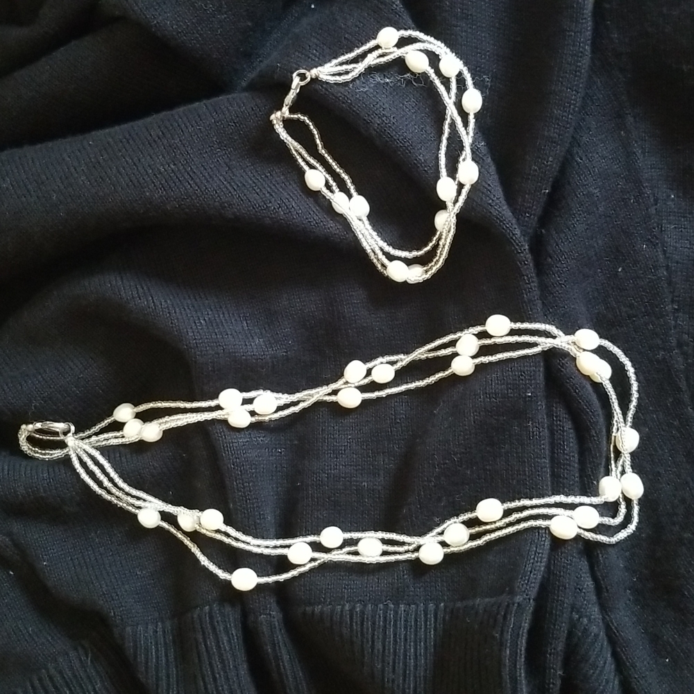 Necklace and bracelet set with imitation pearls